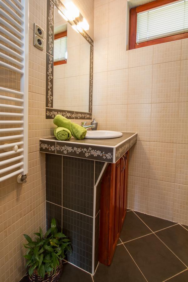 Green Residence Elmenykoezpont แวแลนแซ ภายนอก รูปภาพ